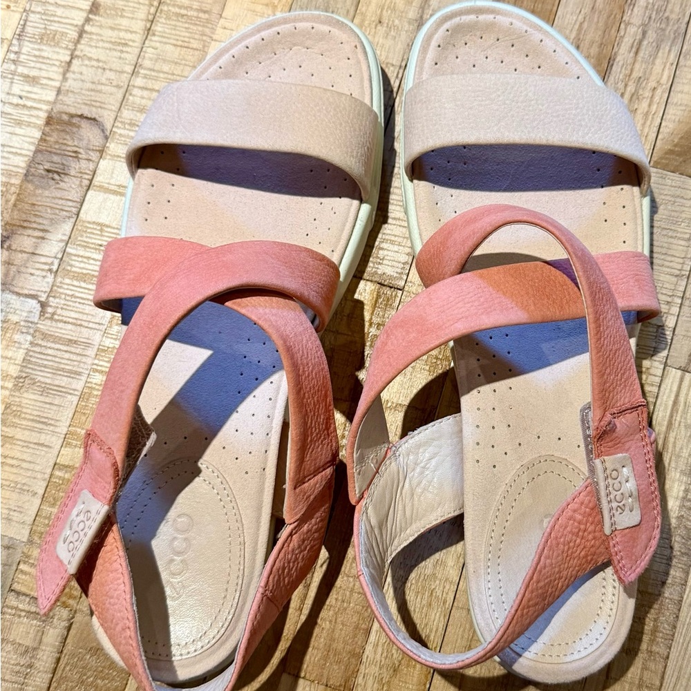 Ecco Women's Pink and Tan Sandals